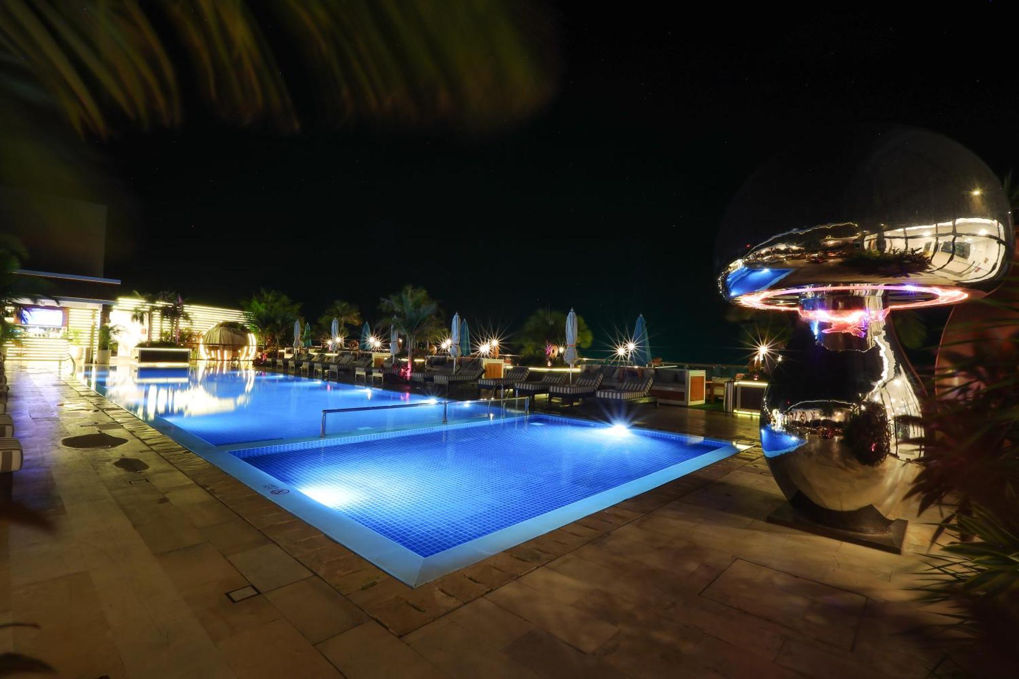 The Riyaz Lavanya Langkawi Pantai Cenang  Bagian luar foto The pool at the hotel