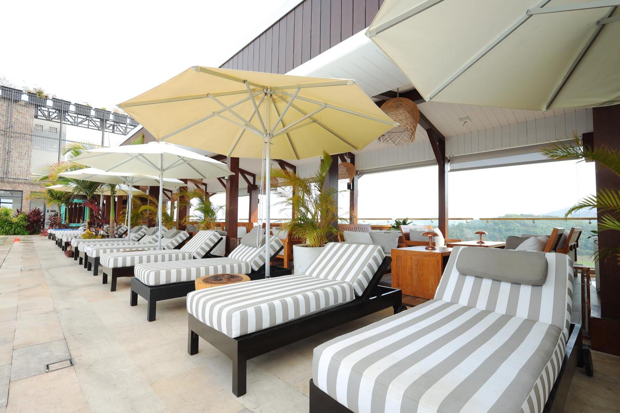 The Riyaz Lavanya Langkawi Pantai Cenang  Bagian luar foto Rooftop pool at the hotel