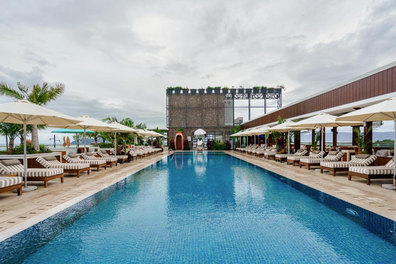 The Riyaz Lavanya Langkawi Pantai Cenang  Bagian luar foto The rooftop pool at the hotel