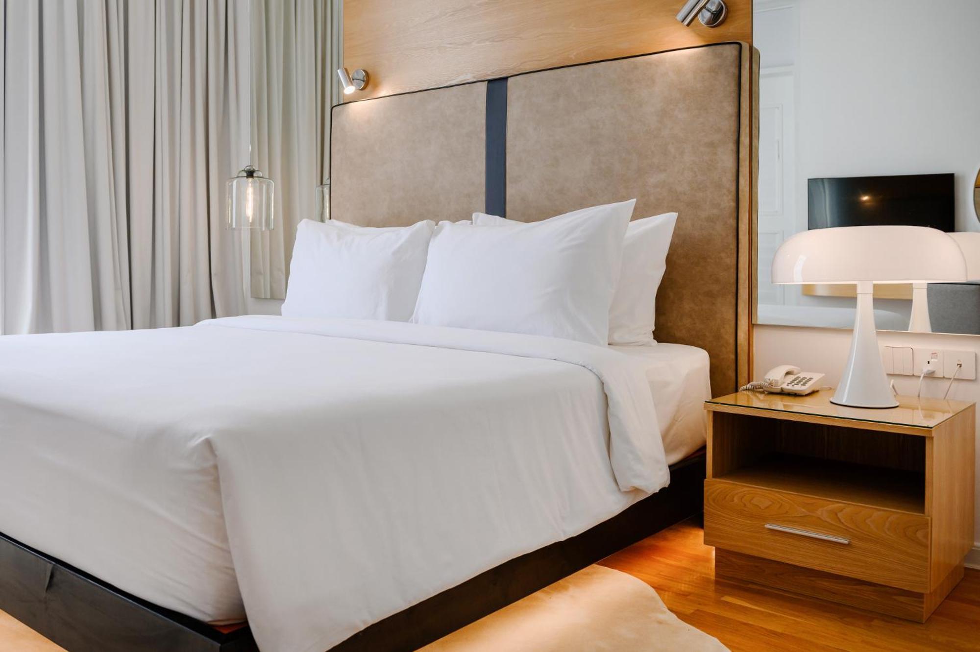 The Riyaz Lavanya Langkawi Pantai Cenang  Bagian luar foto A bed with a nightstand